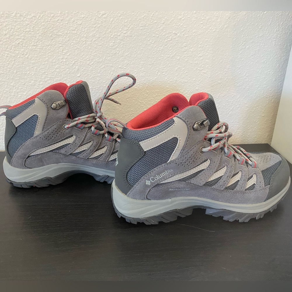 Women’s Waterproof Columbia Hiking Boots - Picture 1 of 5
